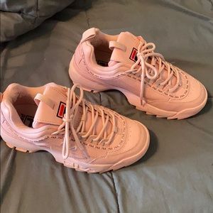 Pink Fila women’s tennis shoes